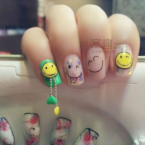 萌萌表情包美甲,点亮指尖时尚潮流